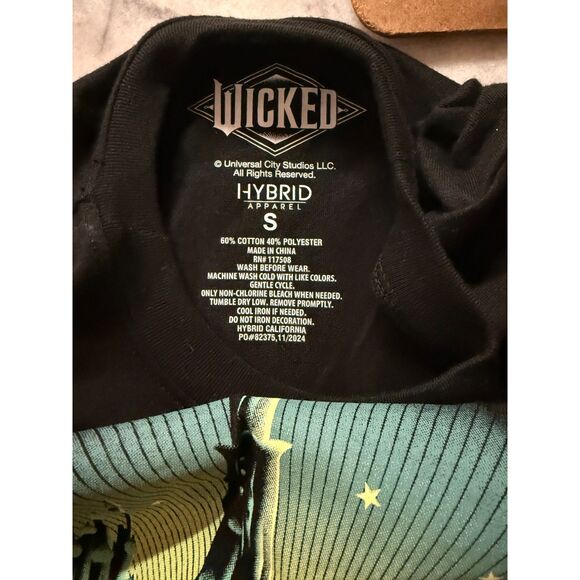 NWOT Wicked Defying Gravity official merch graphic tee, kids small - Picture 2 of 2